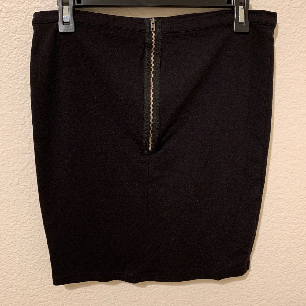 Guess💋 black stretchy skirt size L